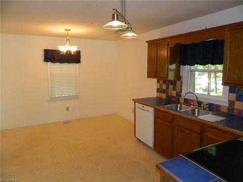 4807 Whisper Oak Dr, Trinity, NC 27370 photo 5
