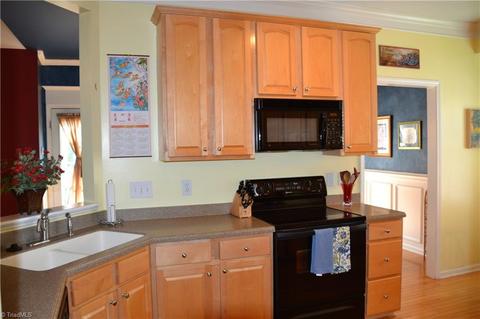 1810 Runner Stone Dr, High Point, NC 27265 photo 5