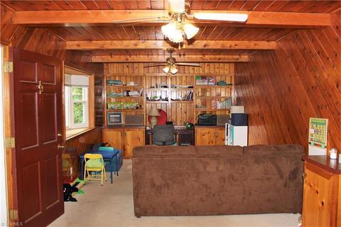 8 Single Tree Ln, Thomasville, NC 27360 photo 4