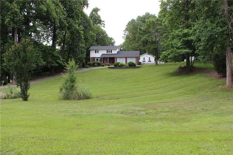 8 Single Tree Ln, Thomasville, NC 27360 photo 1