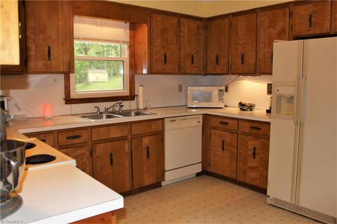 8 Single Tree Ln, Thomasville, NC 27360 photo 7
