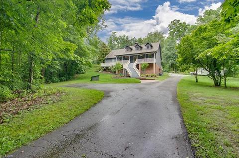 231 Pine Tree Ln, High Point, NC 27265 photo 1