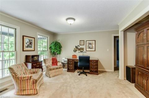 231 Pine Tree Ln, High Point, NC 27265 photo 9