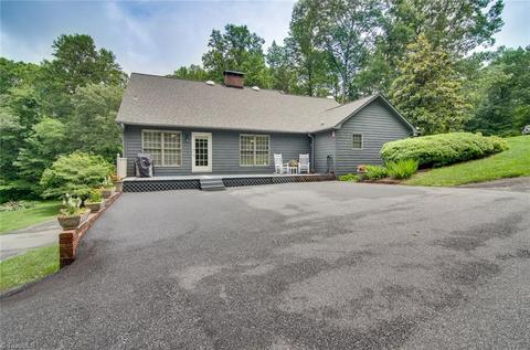 231 Pine Tree Ln, High Point, NC 27265 photo 4