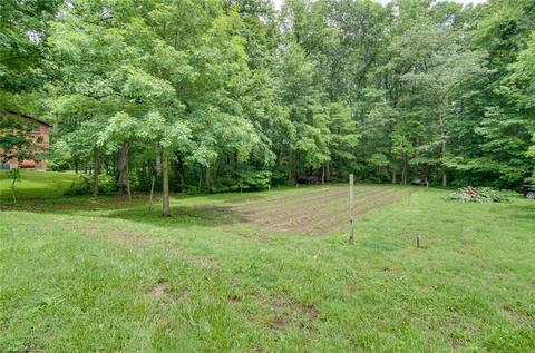 231 Pine Tree Ln, High Point, NC 27265 photo 3
