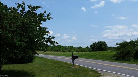 638 Flippin Rd, Lowgap, NC 27024 photo 3