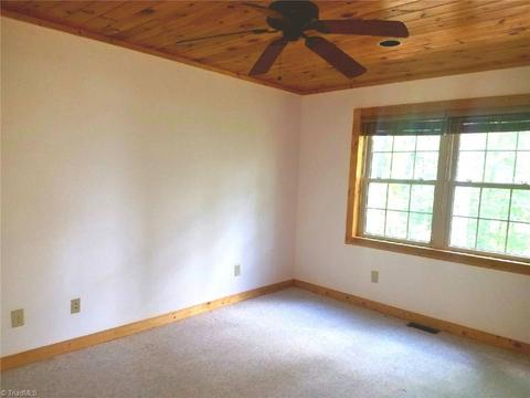 292 Doe Run, Purlear, NC 28665 photo 11
