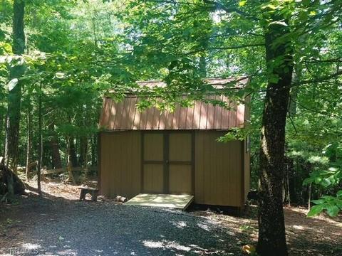 292 Doe Run, Purlear, NC 28665 photo 16