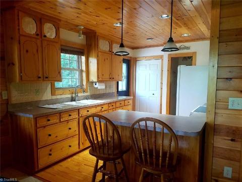 292 Doe Run, Purlear, NC 28665 photo 6