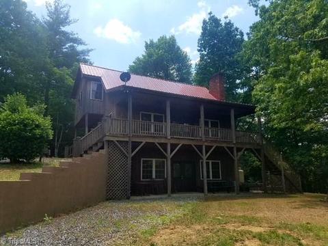 292 Doe Run, Purlear, NC 28665 photo 2