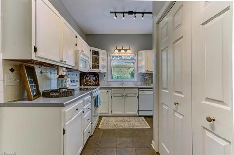3704 Sutton Way, High Point, NC 27265 photo 10