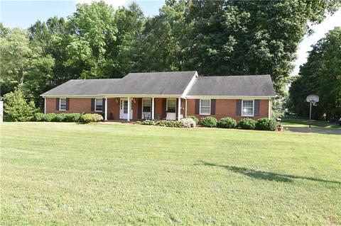 203 Overlook Dr, Advance, NC 27006 photo 1