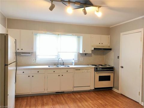 2718 Janice Dr, High Point, NC 27263 photo 10