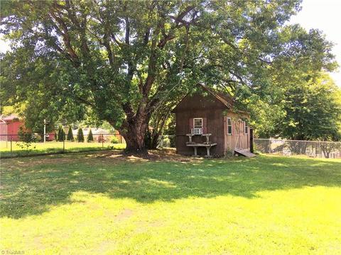 2718 Janice Dr, High Point, NC 27263 photo 2