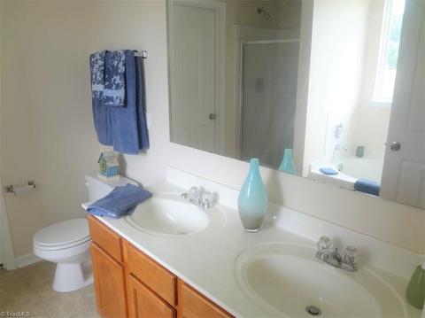 2126 Cliffvale Dr, High Point, NC 27262 photo 17