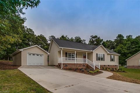 2170 Regency Dr, Randleman, NC 27317 photo 2