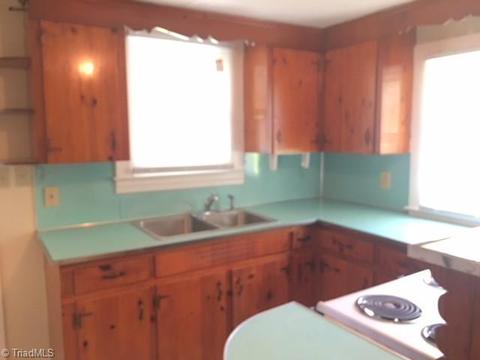 330 Lauten Loop, Madison, NC 27025 photo 5
