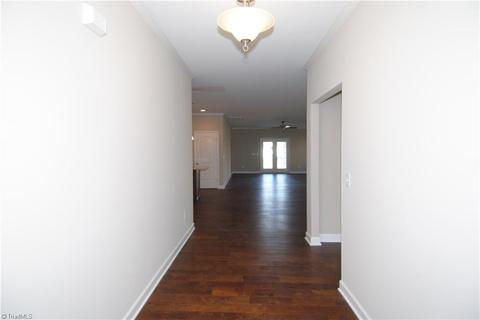 304 Rollingbrook Ct, Clemmons, NC 27012 photo 3