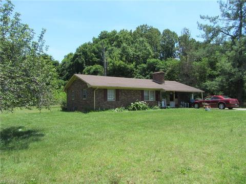 500 S 2nd Ave, Mayodan, NC 27027 photo 2