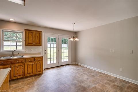 2184 Regency Dr, Randleman, NC 27317 photo 5