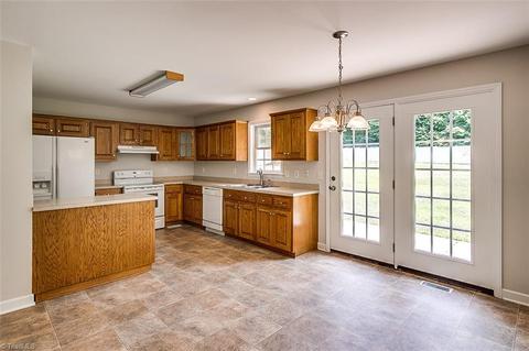 2184 Regency Dr, Randleman, NC 27317 photo 6