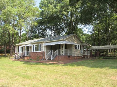 1200 Roach St, Mayodan, NC 27027 photo 4