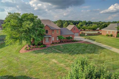 7420 Fox Chase Dr, Trinity, NC 27370 photo 1