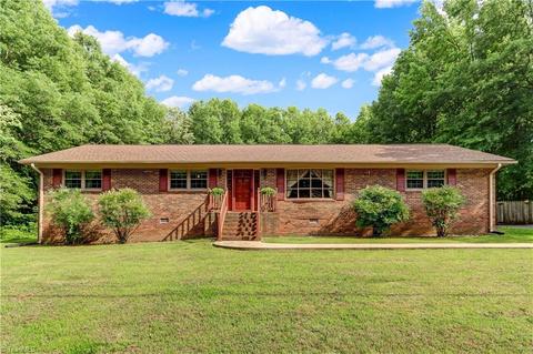 1110 E Stadium Dr, Eden, NC 27288 photo 1