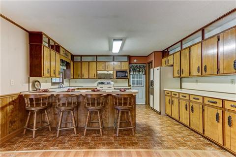 1110 E Stadium Dr, Eden, NC 27288 photo 8