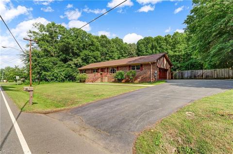 1110 E Stadium Dr, Eden, NC 27288 photo 2