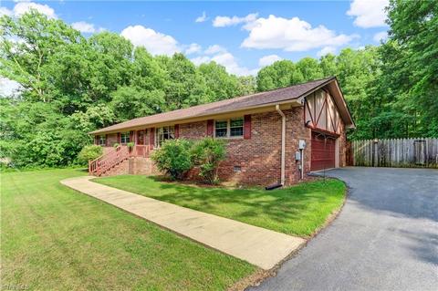 1110 E Stadium Dr, Eden, NC 27288 photo 3