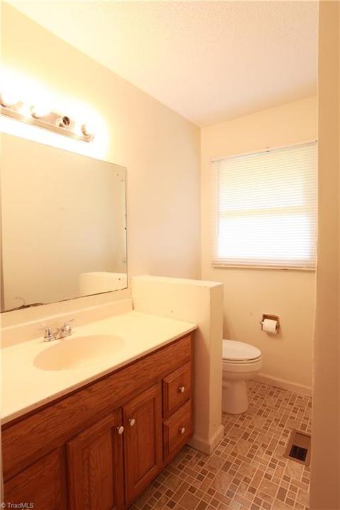 410 Springfield Rd, High Point, NC 27263 photo 15