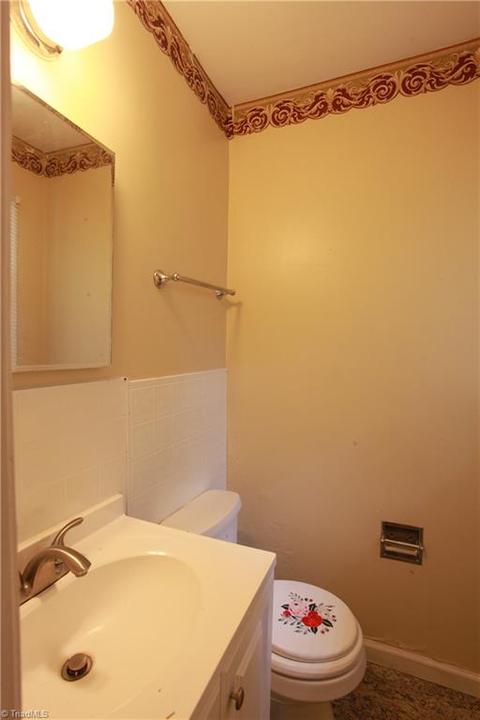 410 Springfield Rd, High Point, NC 27263 photo 16