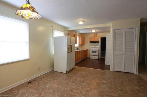 410 Springfield Rd, High Point, NC 27263 photo 6