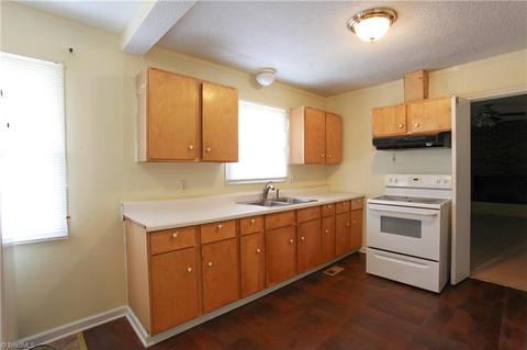 410 Springfield Rd, High Point, NC 27263 photo 9