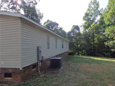 2732 Eagle Point Dr, Trinity, NC 27370 photo 3