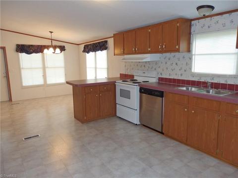 2732 Eagle Point Dr, Trinity, NC 27370 photo 12