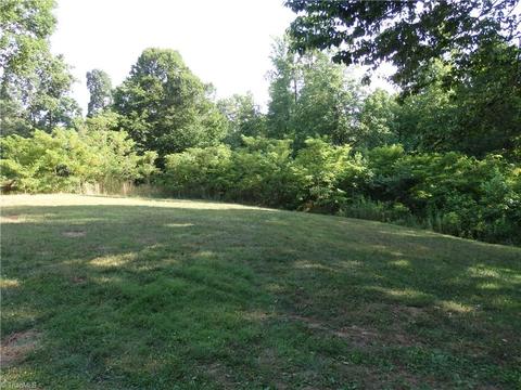 2732 Eagle Point Dr, Trinity, NC 27370 photo 4