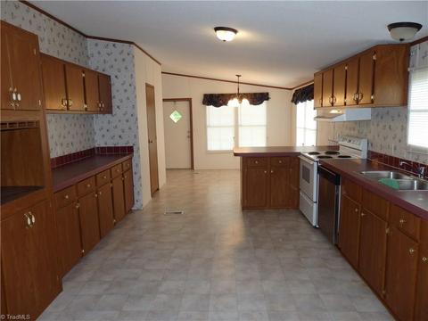 2732 Eagle Point Dr, Trinity, NC 27370 photo 10