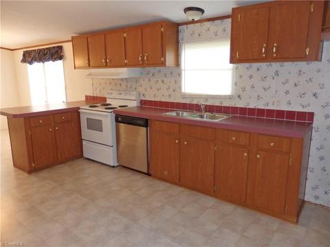 2732 Eagle Point Dr, Trinity, NC 27370 photo 11