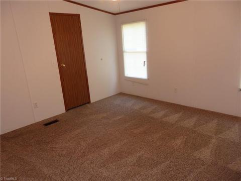 2732 Eagle Point Dr, Trinity, NC 27370 photo 23