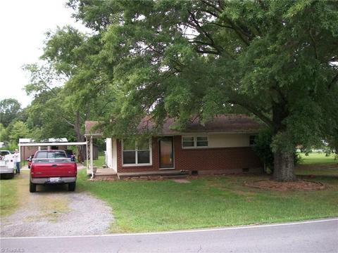 865 Friendly Rd, Eden, NC 27288 photo 1
