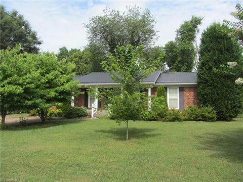 404 N 10th Ave, Mayodan, NC 27027 photo 2
