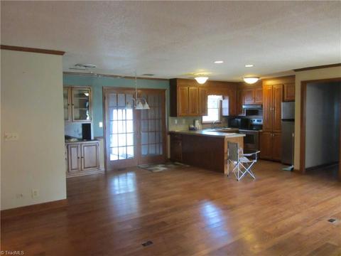 404 N 10th Ave, Mayodan, NC 27027 photo 16