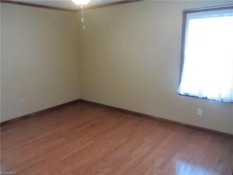 404 N 10th Ave, Mayodan, NC 27027 photo 22