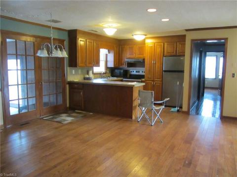 404 N 10th Ave, Mayodan, NC 27027 photo 18