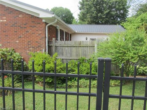 404 N 10th Ave, Mayodan, NC 27027 photo 9
