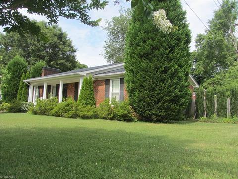 404 N 10th Ave, Mayodan, NC 27027 photo 4