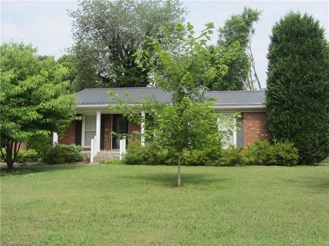 404 N 10th Ave, Mayodan, NC 27027 photo 6