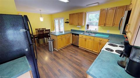 219 Ryan St, Dobson, NC 27017 photo 9